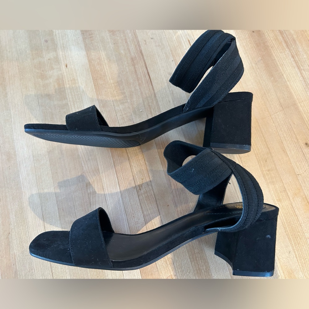 NWOT Bandolino Women's Elegant Black Sandals